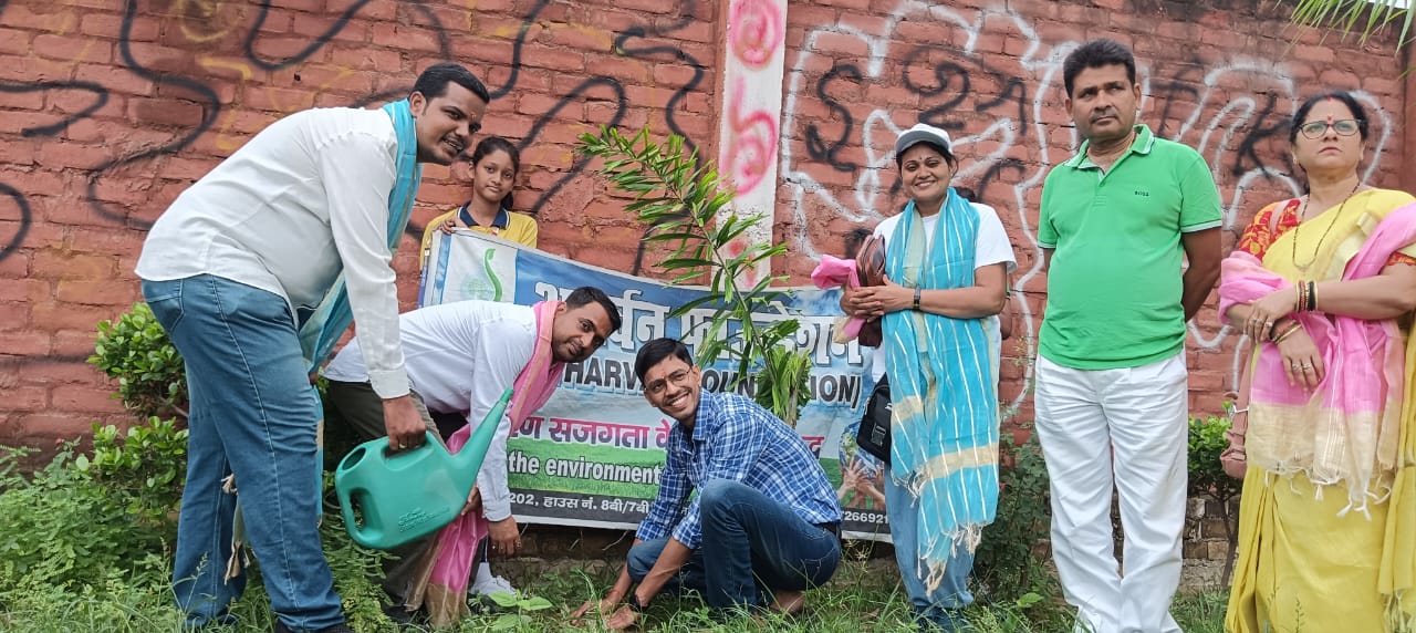 “वृक्ष- वनस्पति मानव मात्र के रक्षक हैं “