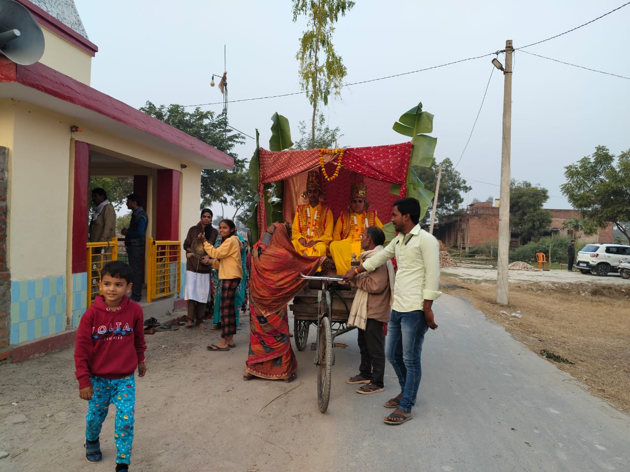 बड़े ही धूमधाम के साथ मनाया गया कोहड़ा गांव में धनुष जग