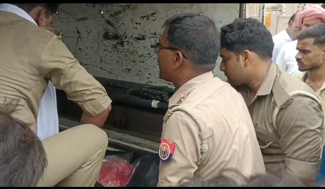 ट्रैक्टर की चपेट में 12 वर्षीय बालक की दर्दनाक मौत, परिजनों का थाने के बाहर प्रदर्शन