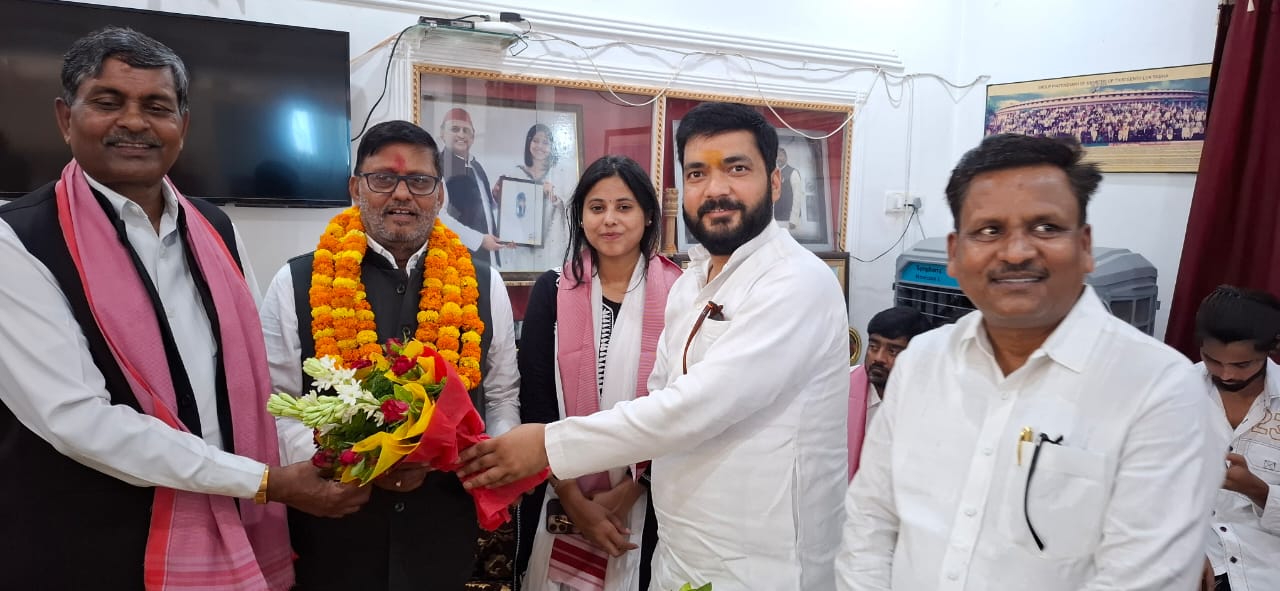 विधायक के जन्मदिन पर उमड़ा शुभकामनाओं का सैलाब, राम अचल राजभर और राहुल त्रिपाठी ने दी बधाई