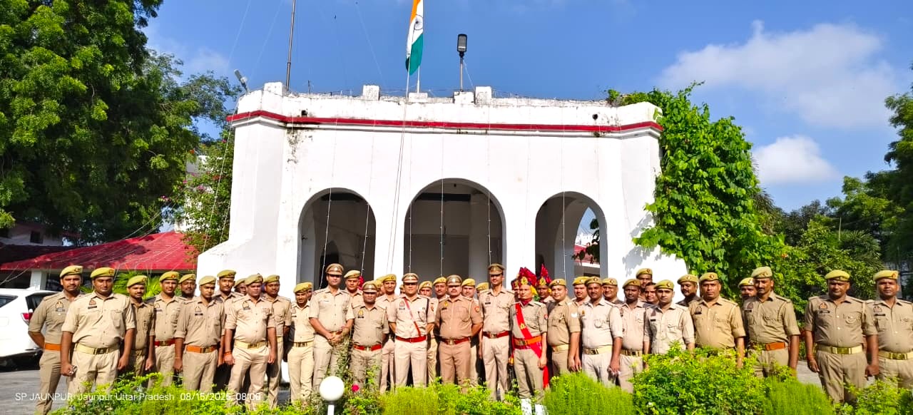 स्वतंत्रता दिवस पर पुलिस लाइन में ध्वजारोहण, उत्कृष्ट सेवाओं के लिए पुलिसकर्मी व नागरिक सम्मानित