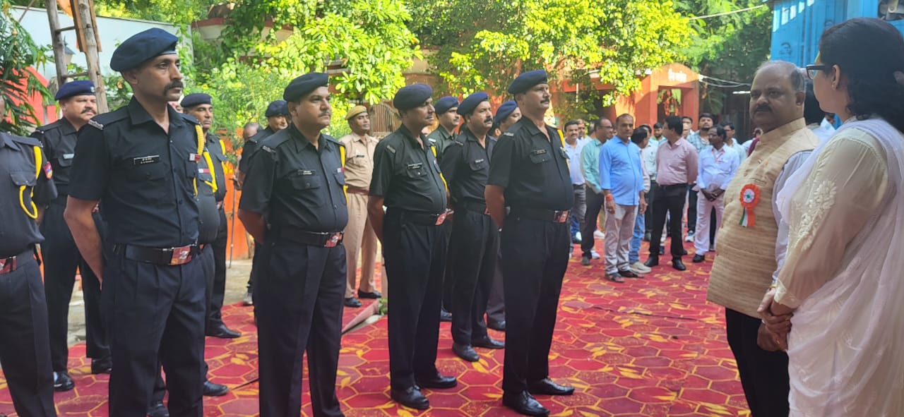 जिला महिला चिकित्सालय में धूमधाम से मनाया गया 79वां स्वतंत्रता दिवस, पूर्व सैनिकों ने दी ध्वज को सलामी