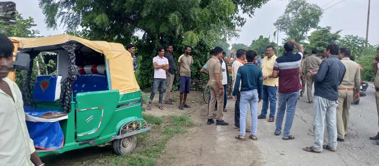 तेज रफ्तार कार ने ऑटो में मारी जोरदार टक्कर, दो घायल
