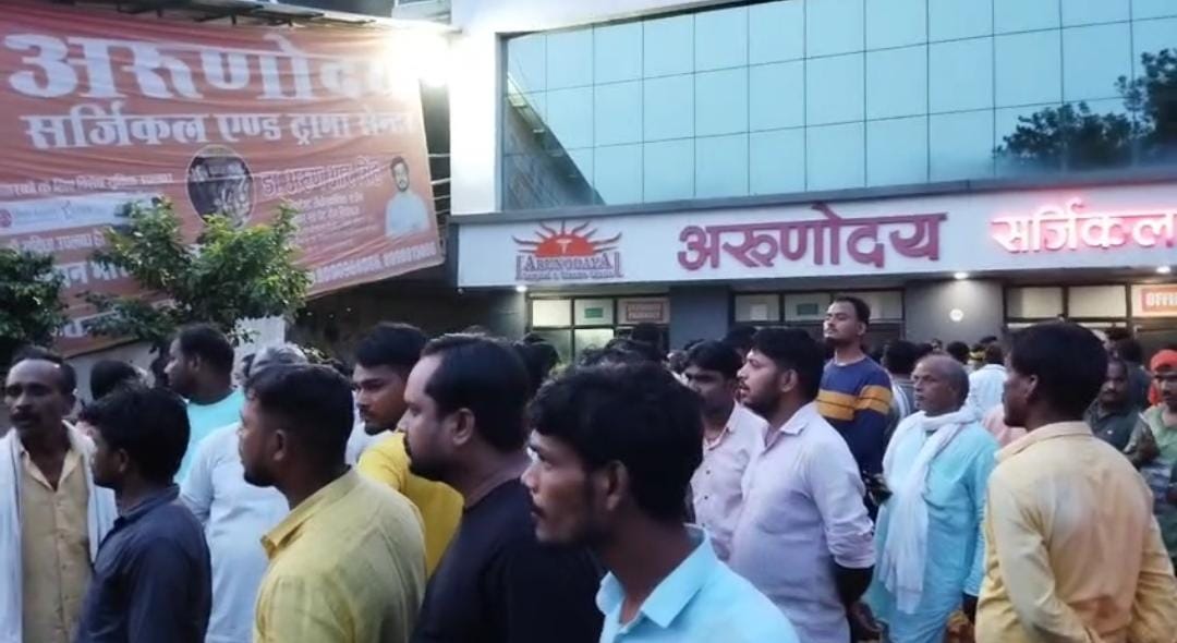 गलत इंजेक्शन से बिगड़ी हालत! ऑपरेशन के दौरान युवक की मौत, परिजनों का हंगामा