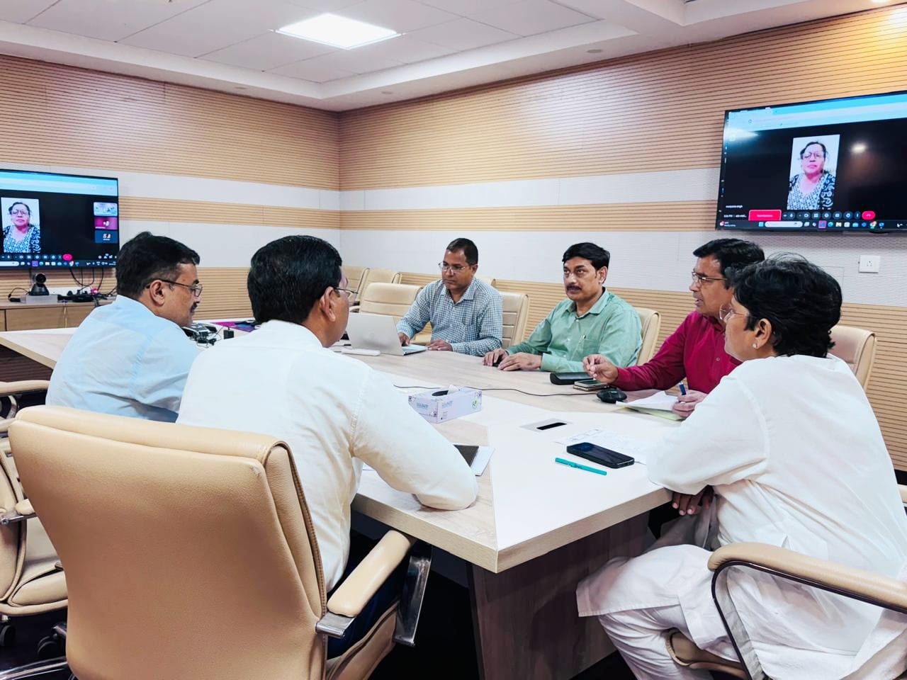 महाविद्यालय विद्यार्थियों के समग्र विकास में योगदान करें: कुलपति